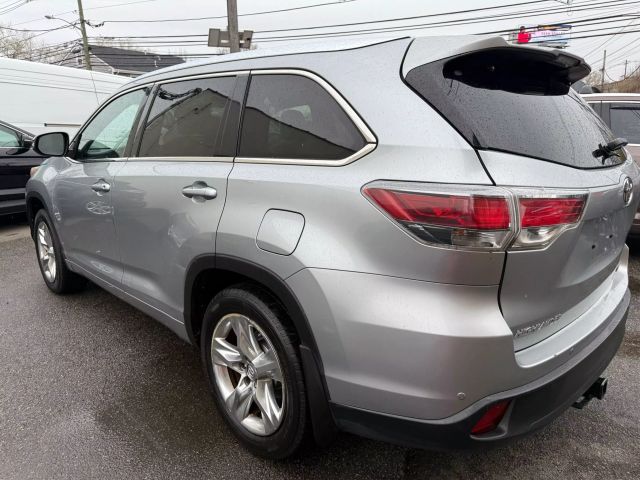 Vehicle image 7 of 36