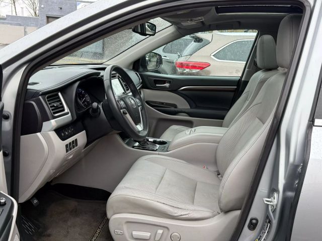 Vehicle image 26 of 36