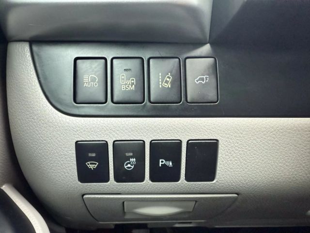 Vehicle image 17 of 36