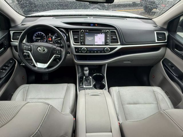 Vehicle image 34 of 36