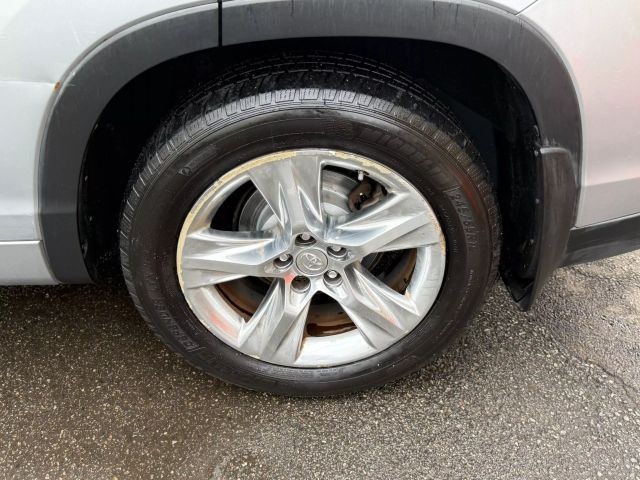 Vehicle image 9 of 36