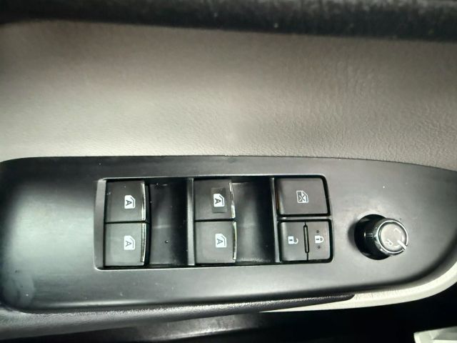 Vehicle image 25 of 36