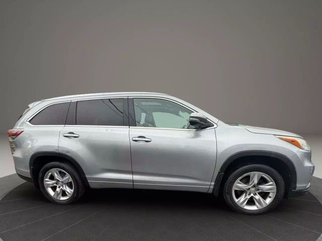 Vehicle image 4 of 36