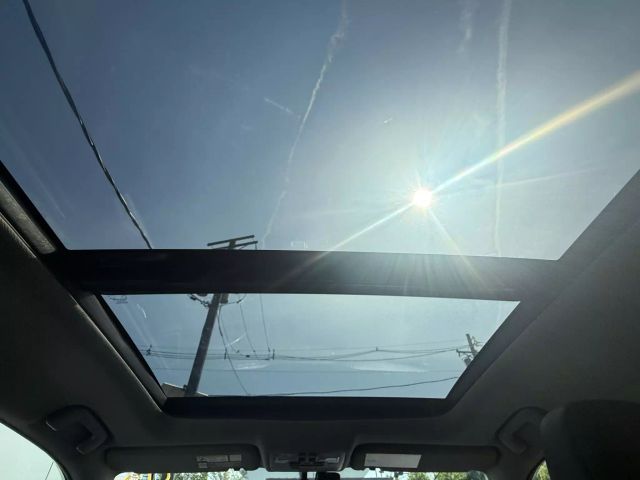 Vehicle image 20 of 23