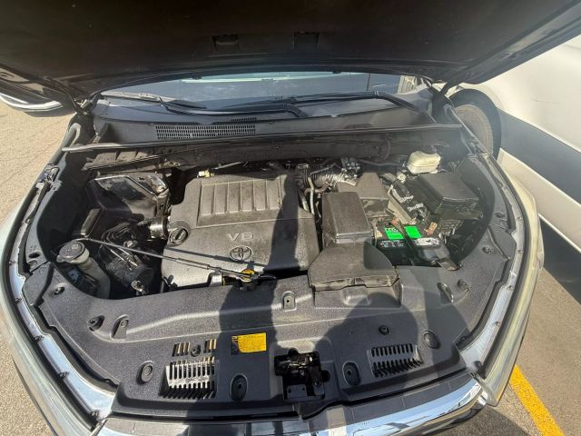 Vehicle image 14 of 23