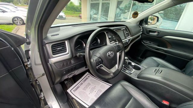 Vehicle image 10 of 38
