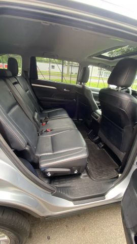 Vehicle image 17 of 38