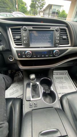 Vehicle image 28 of 38
