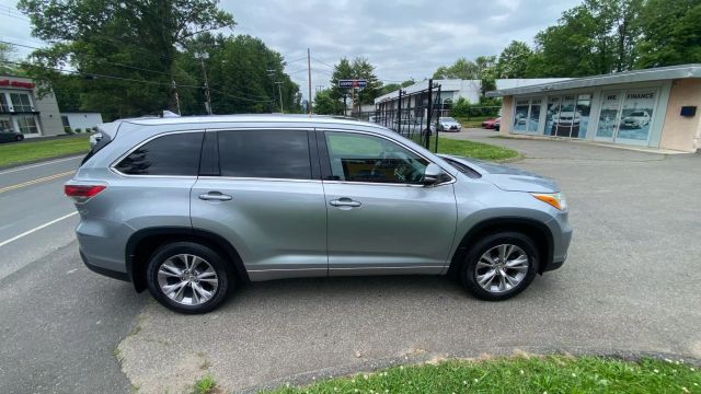 Vehicle image 4 of 38