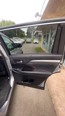 Vehicle image 15 of 38