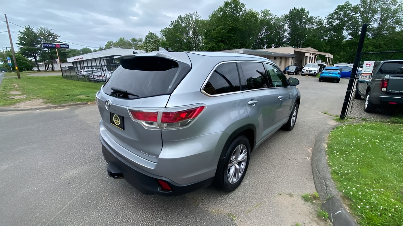 Vehicle image 35 of 38