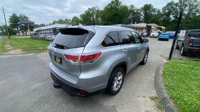 Vehicle image 5 of 38