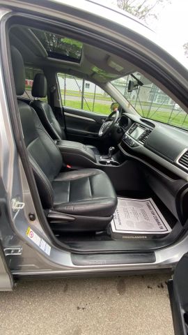 Vehicle image 14 of 38