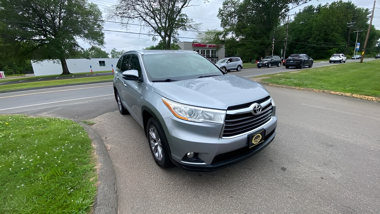 Vehicle image 33 of 38