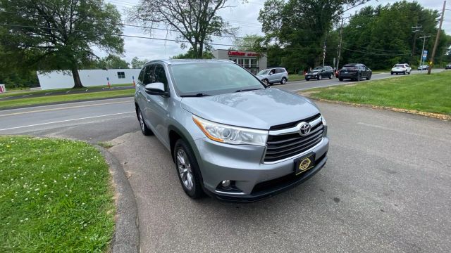 Vehicle image 3 of 38