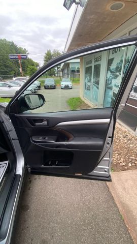 Vehicle image 12 of 38