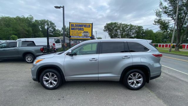 Vehicle image 8 of 38