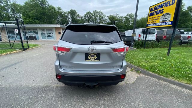 Vehicle image 6 of 38