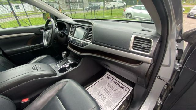 Vehicle image 13 of 38