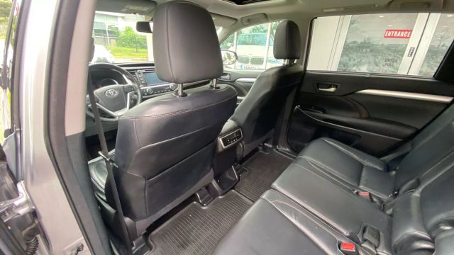 Vehicle image 20 of 38