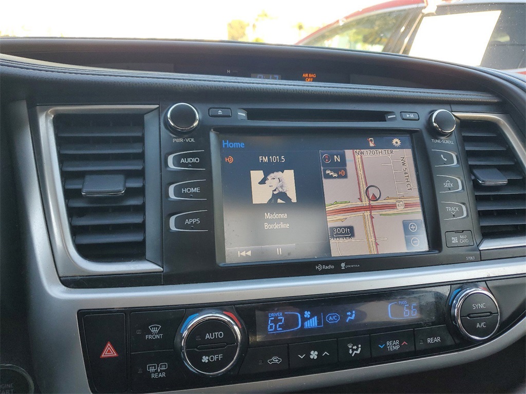 Vehicle image 23 of 25