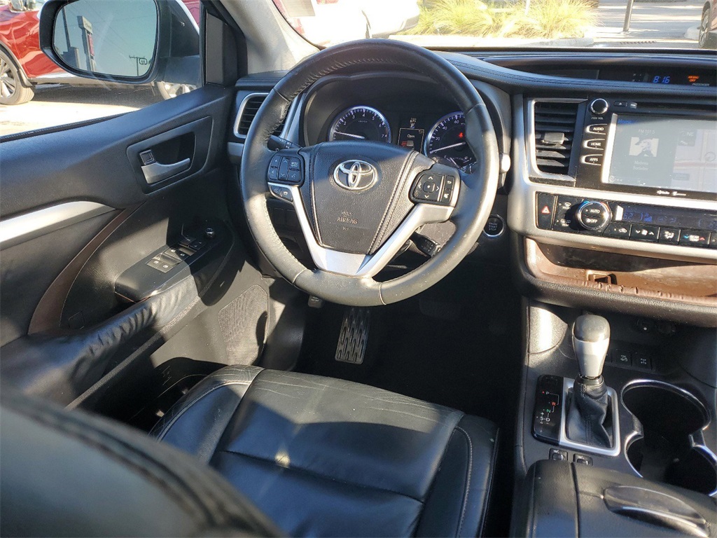 Vehicle image 13 of 25