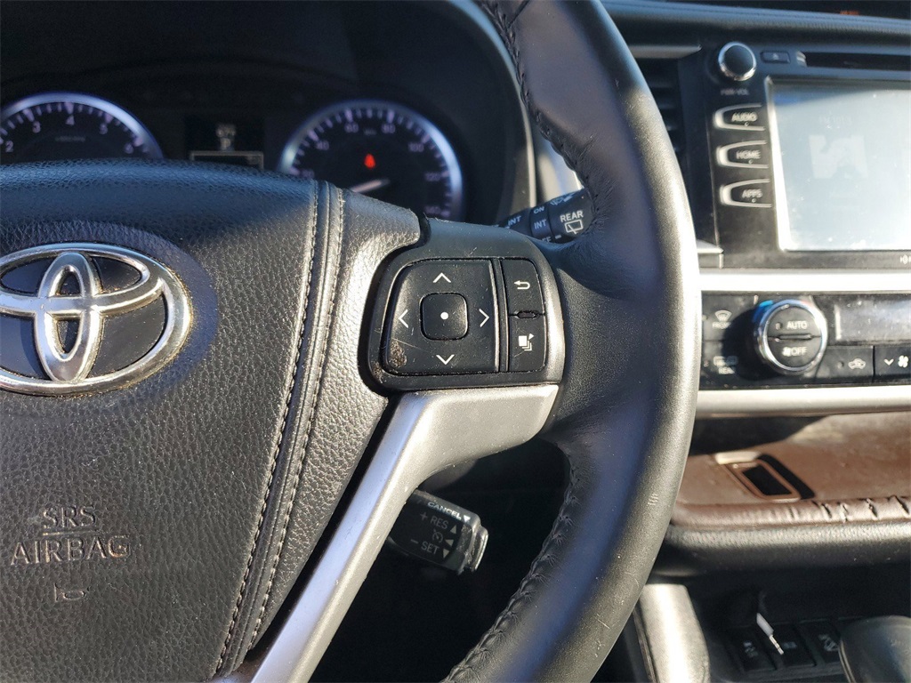 Vehicle image 22 of 25