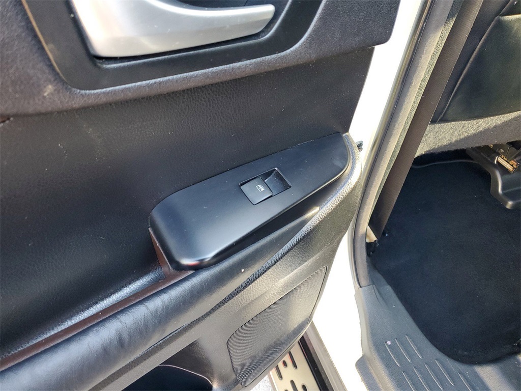 Vehicle image 10 of 25