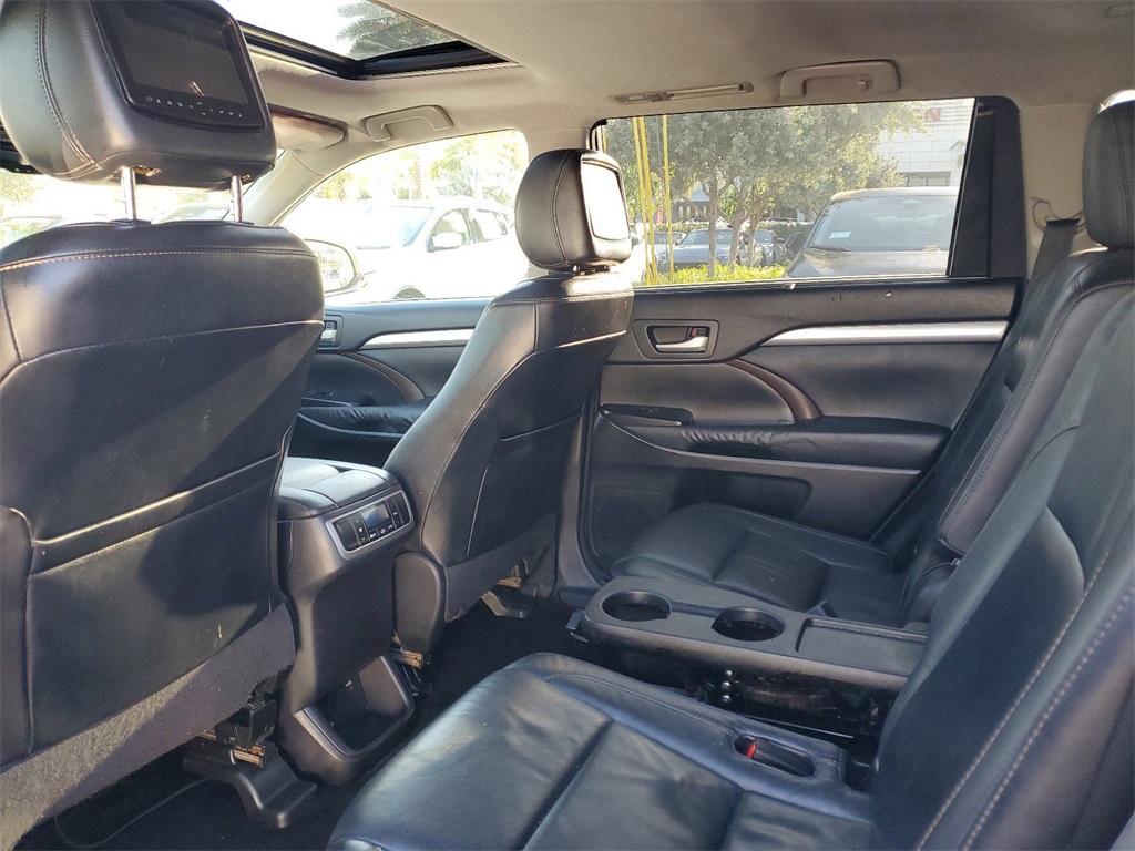 Vehicle image 8 of 25