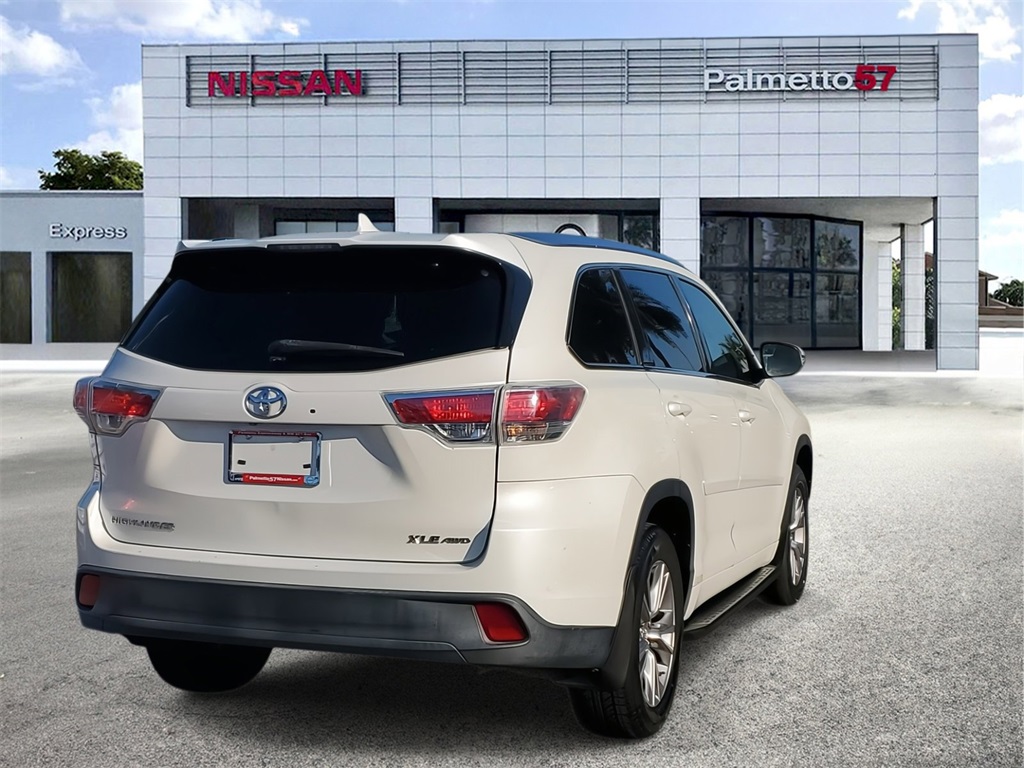 Vehicle image 4 of 25
