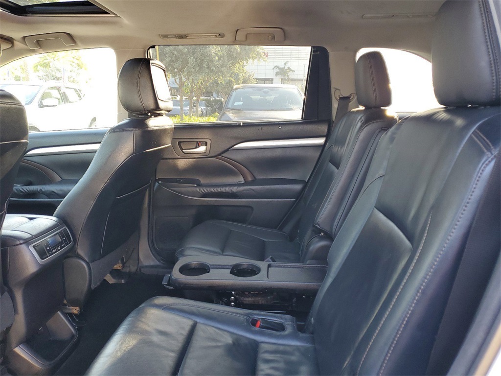 Vehicle image 7 of 25