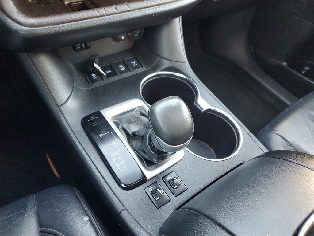Vehicle image 24 of 25