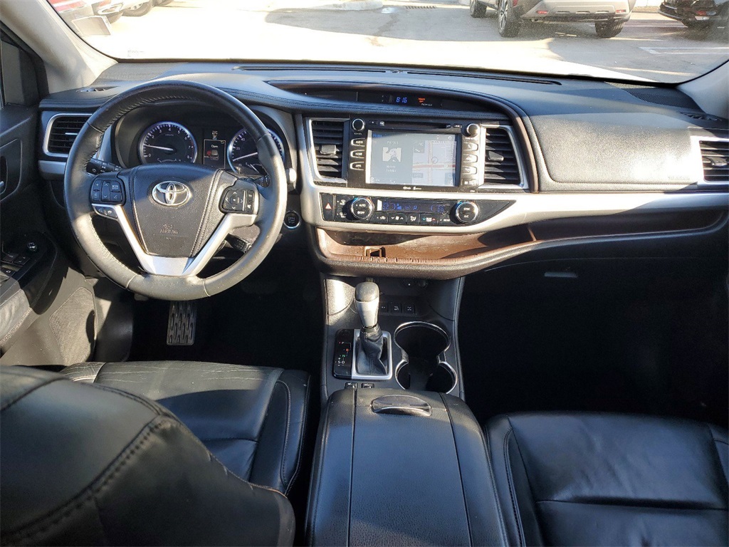 Vehicle image 12 of 25