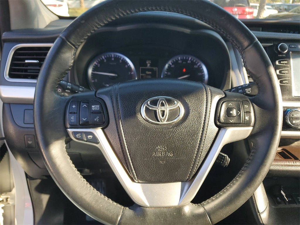 Vehicle image 19 of 25