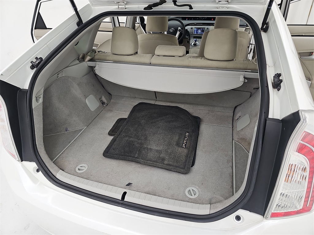 Vehicle image 17 of 45
