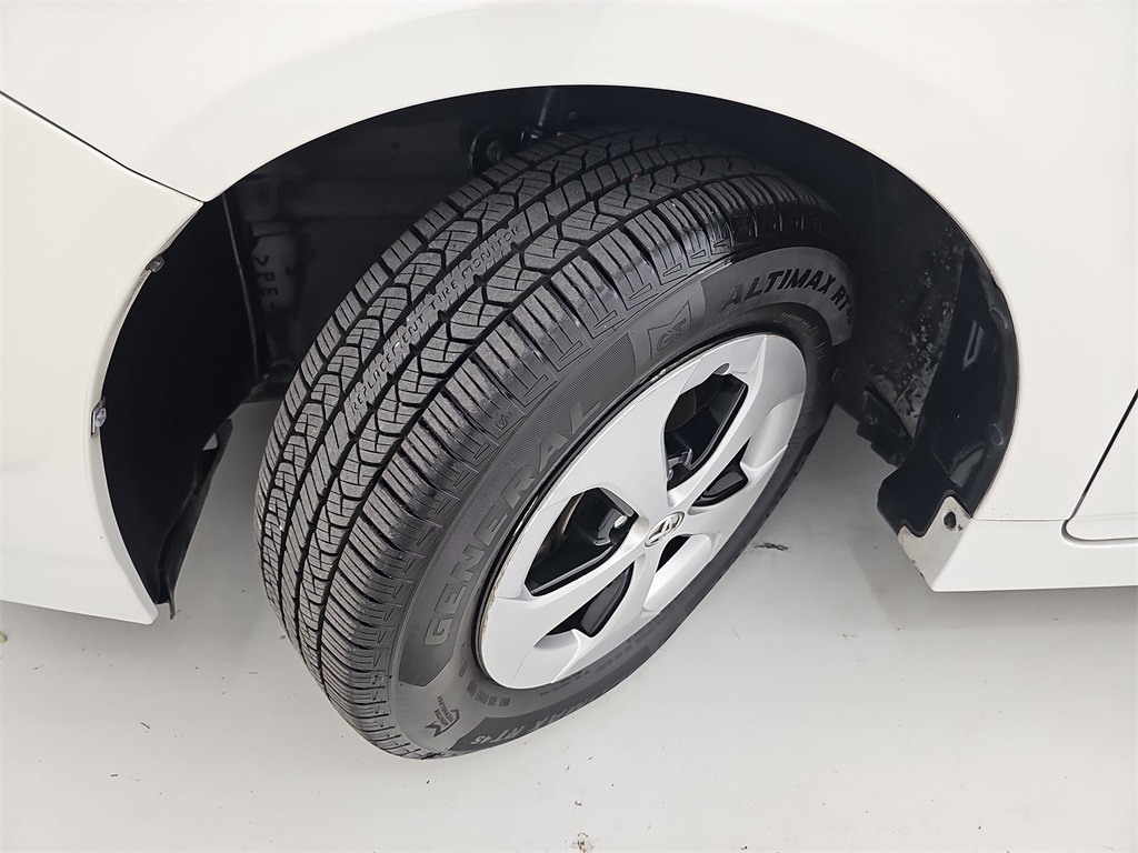 Vehicle image 39 of 45