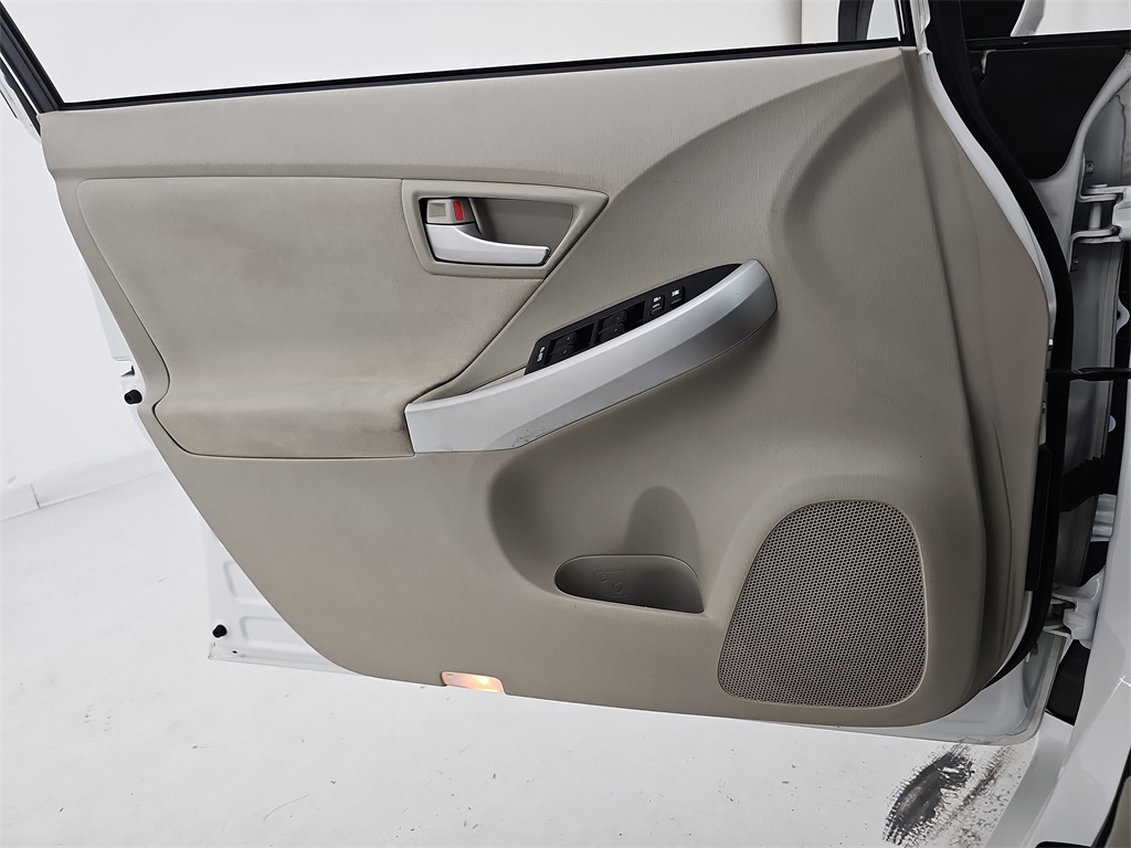 Vehicle image 33 of 45