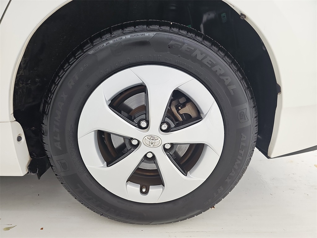 Vehicle image 40 of 45