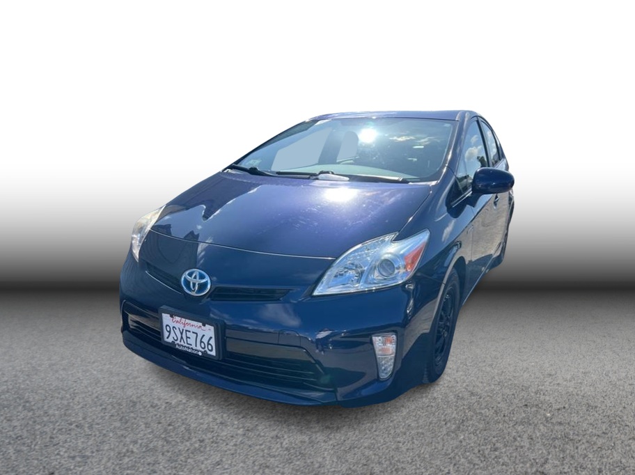 2014 Toyota Prius Three Image 2 of 17