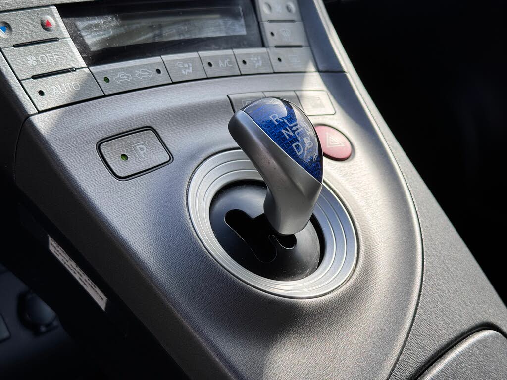 Vehicle image 20 of 32