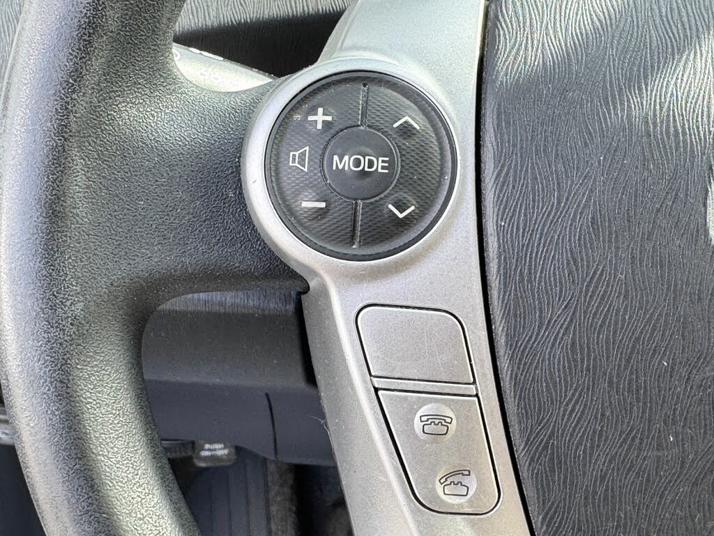 Vehicle image 28 of 32