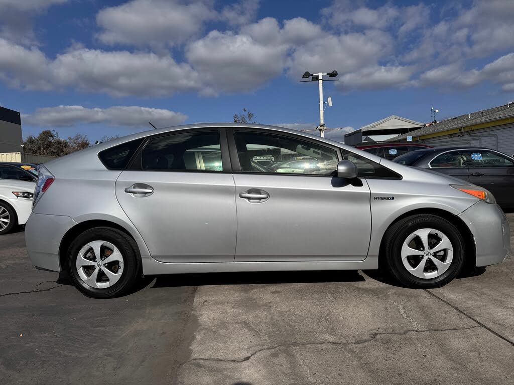 Vehicle image 5 of 32