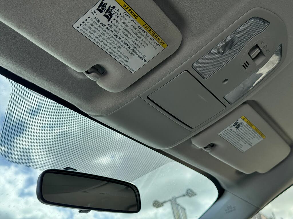 Vehicle image 21 of 32