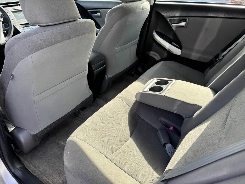 Vehicle image 16 of 32