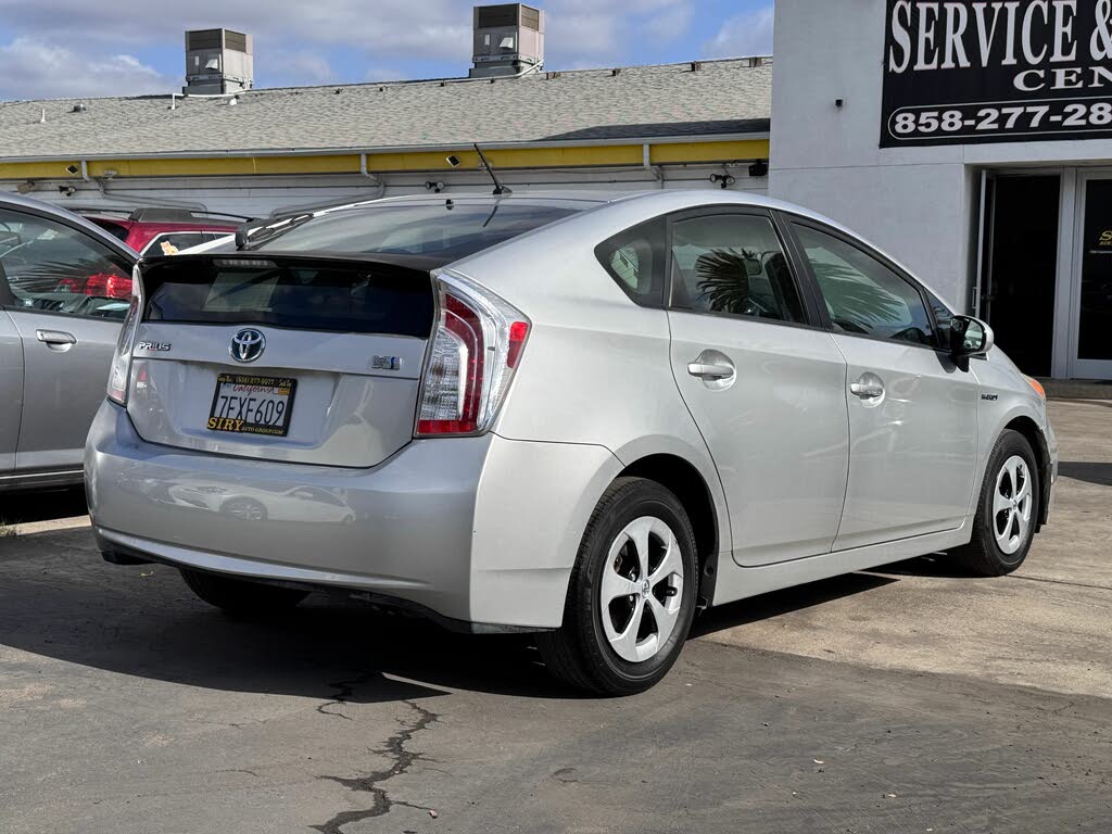 Vehicle image 6 of 32