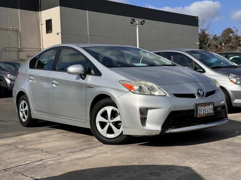 Vehicle image 3 of 32