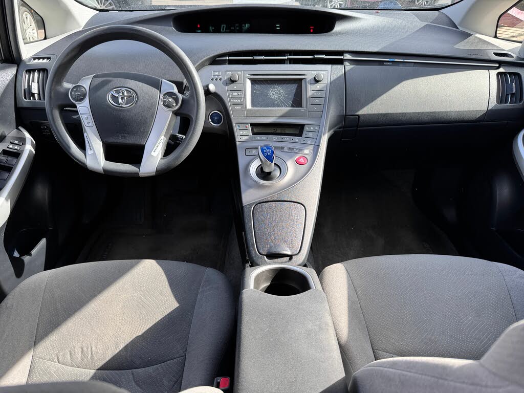 Vehicle image 17 of 32