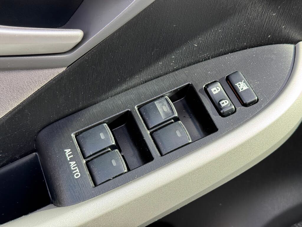 Vehicle image 23 of 32