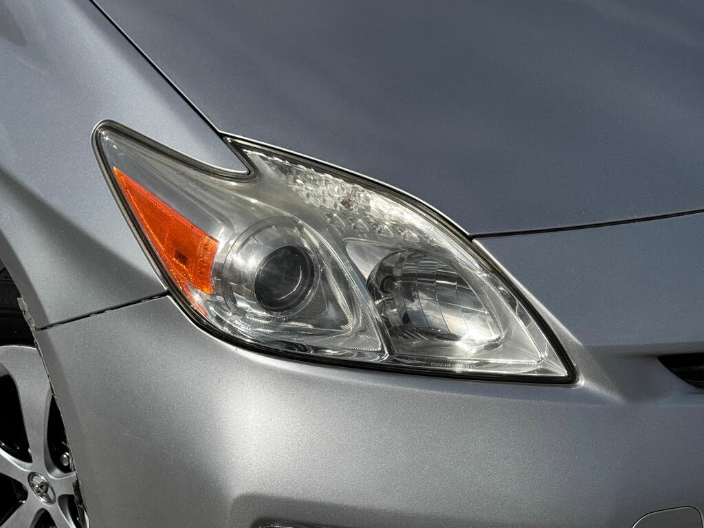 Vehicle image 8 of 32