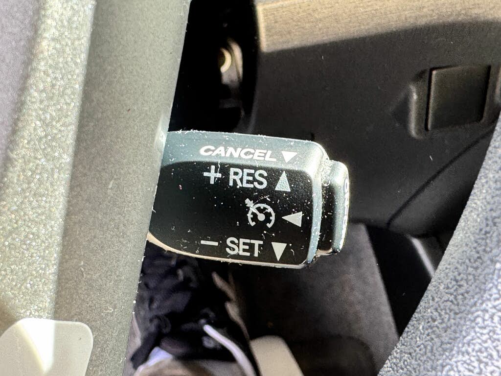 Vehicle image 27 of 32